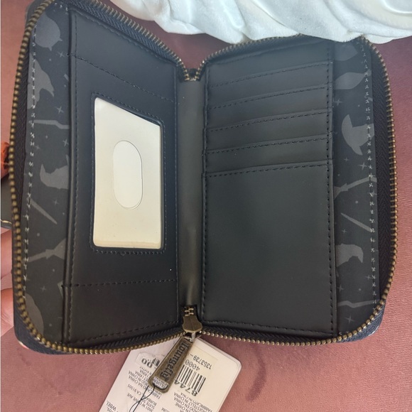 NWT Harry Potter and Loungefly Wallet - Picture 8 of 8
